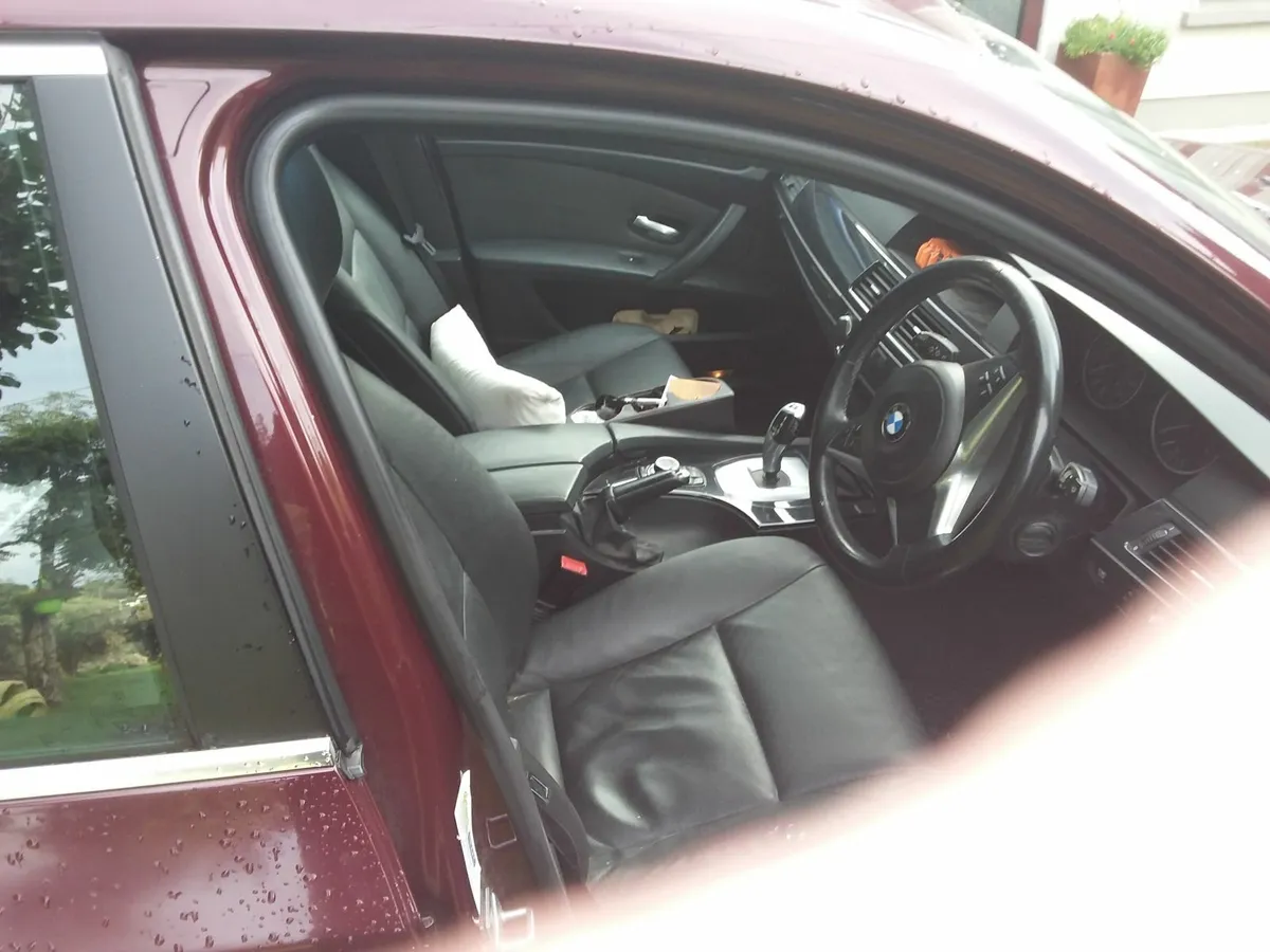 BMW 5-Series 2009 - Image 4