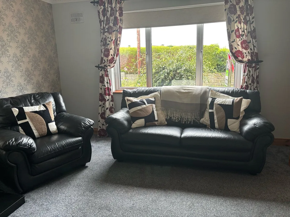 Leather Couch and 2 Armchairs - Image 1