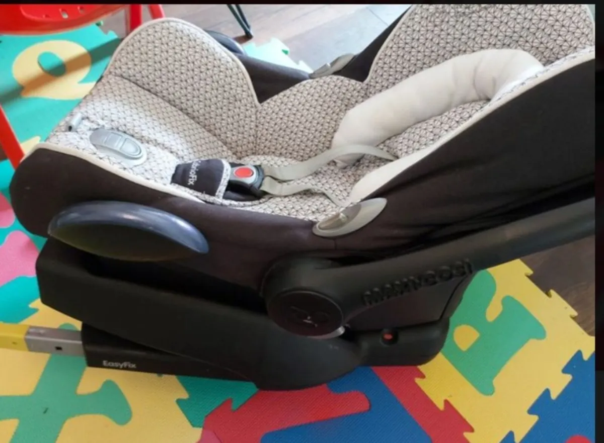 Maci Cosi car seat - Image 1