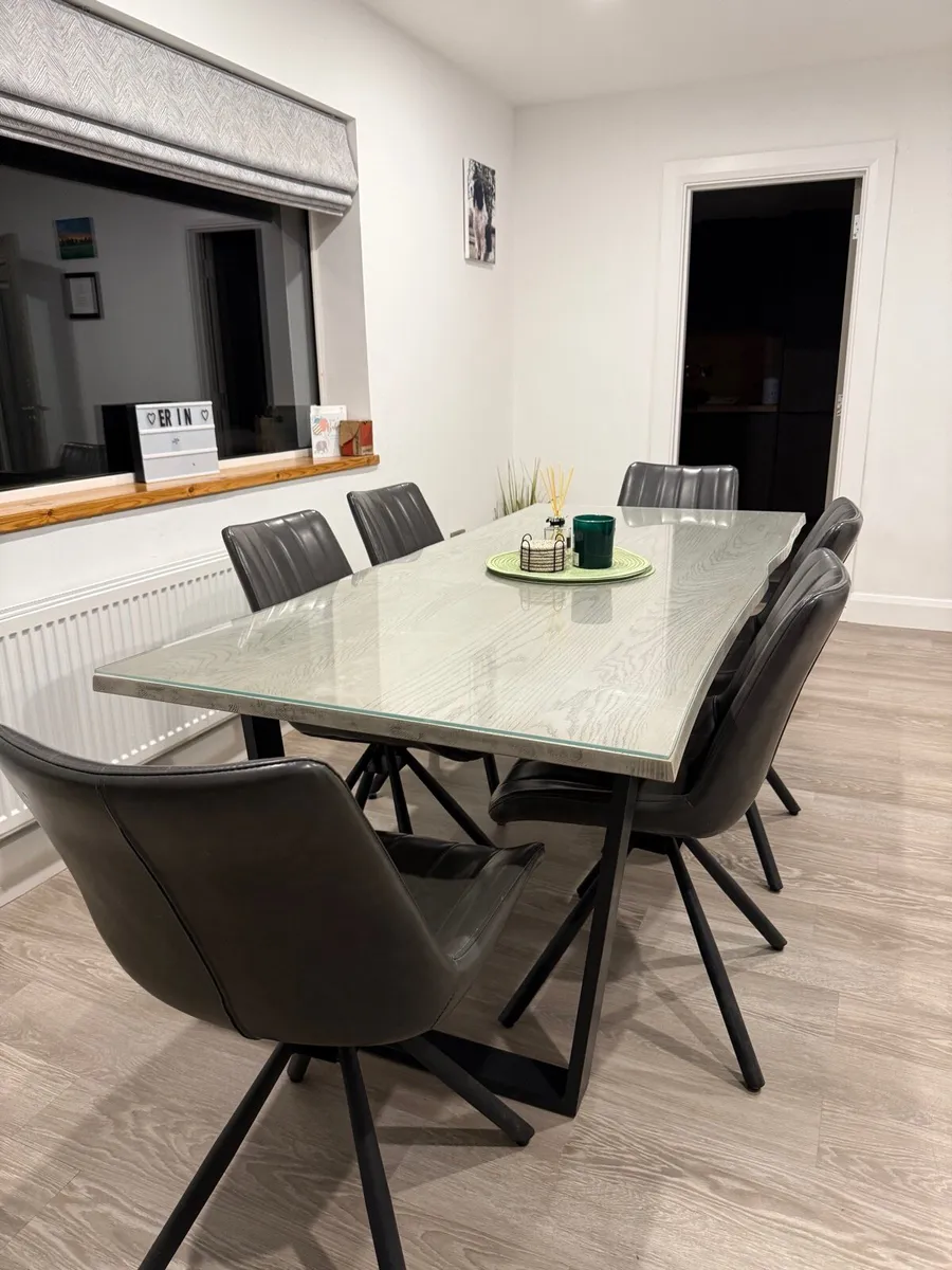 Kitchen table & 6 chairs - Image 1