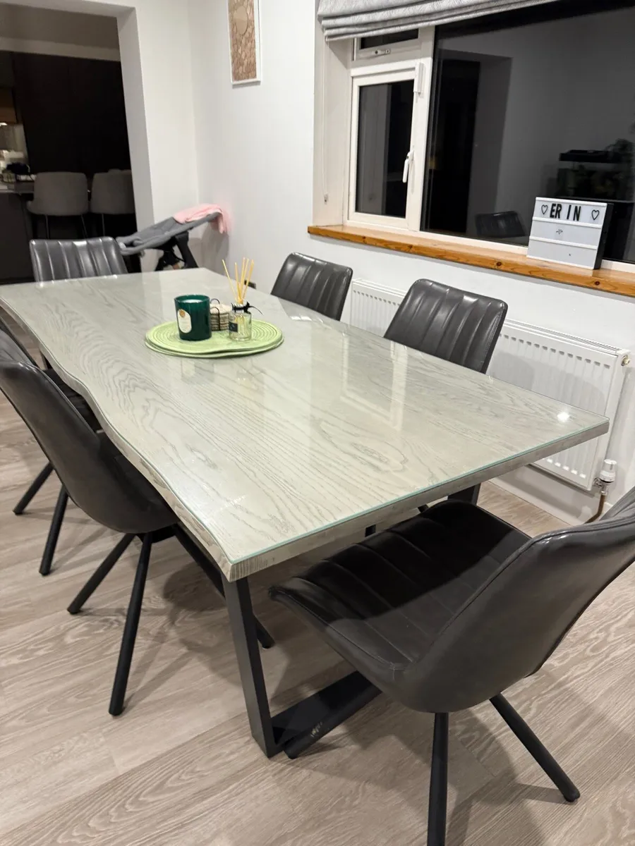 Kitchen table & 6 chairs - Image 3