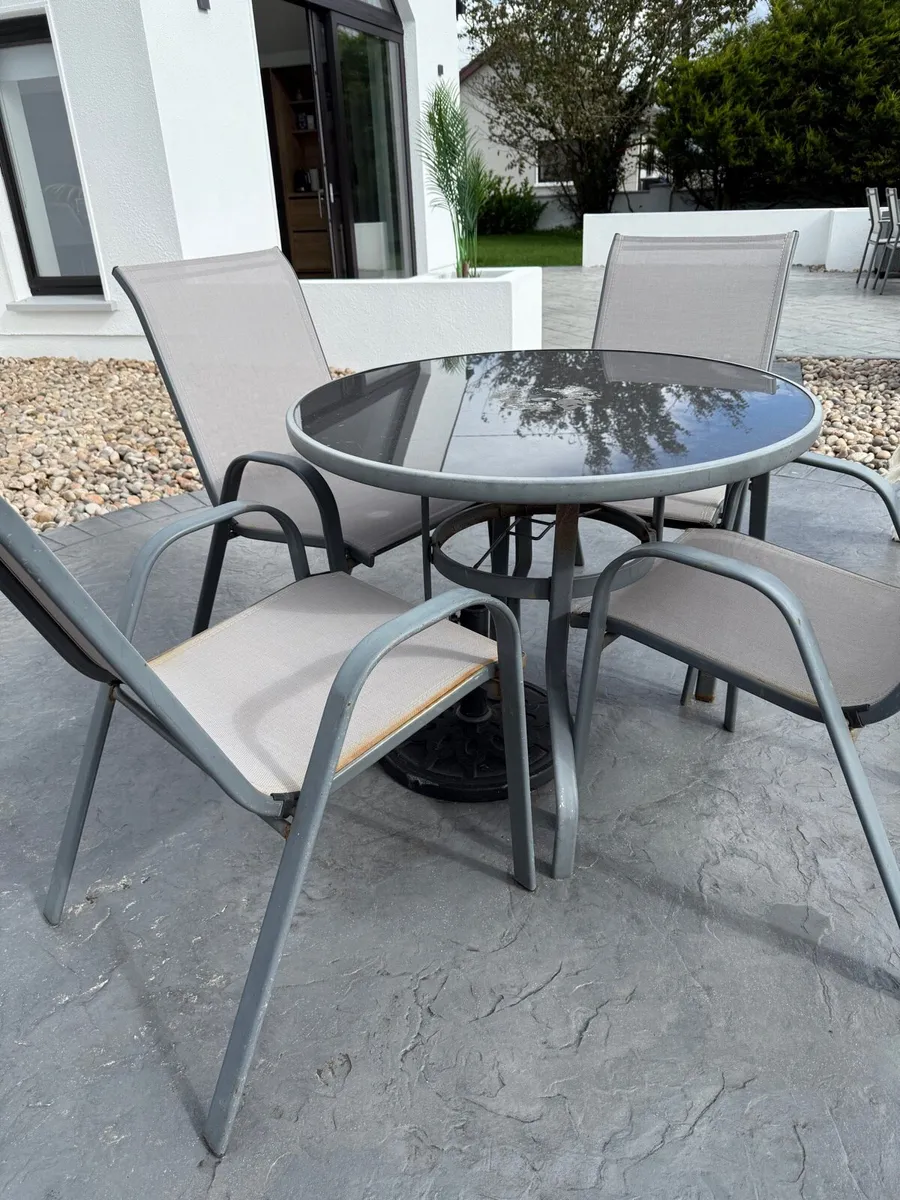 Outdoor table & chairs - Image 2