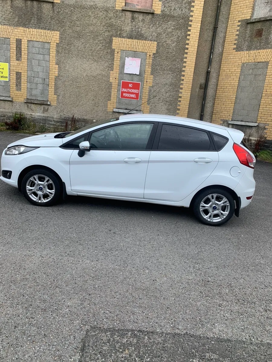 Ford Fiesta 2014 - Image 2