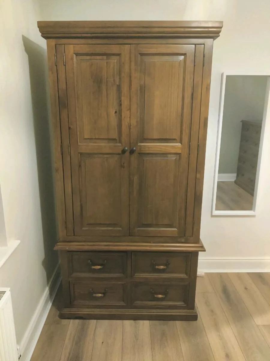Bedroom furniture suite - Image 2