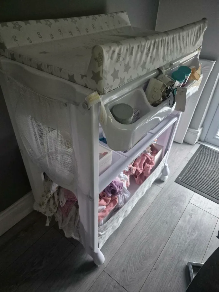 Baby changing table - Image 2