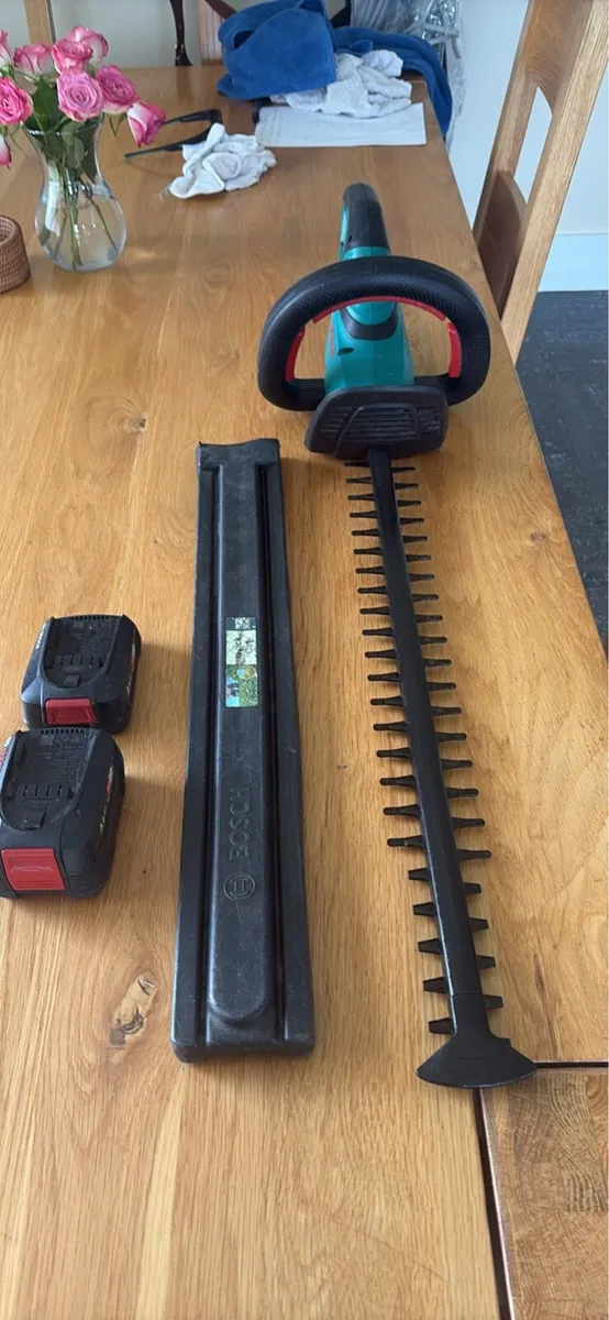 Bosch Cordless Hedge Trimmer AHS 55-20 li - Image 1