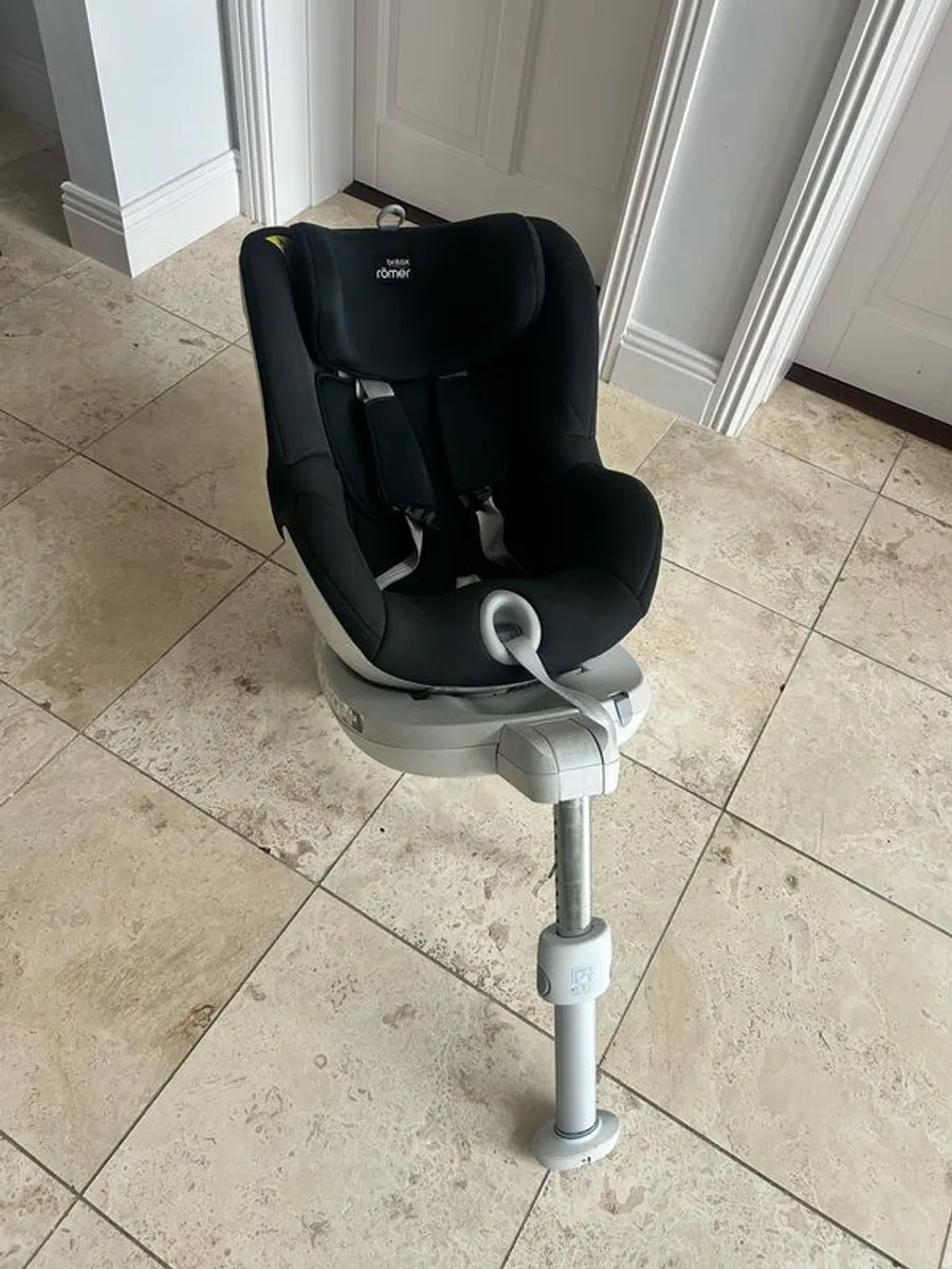Britax Romer DualFix Combination ISOFIX Car Seat - Cosmos Black - Image 1