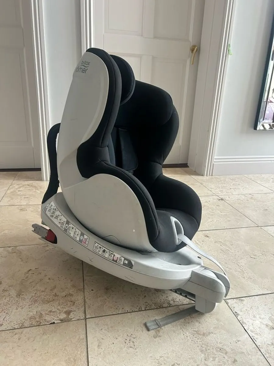 Britax Romer DualFix Combination ISOFIX Car Seat - Cosmos Black - Image 2