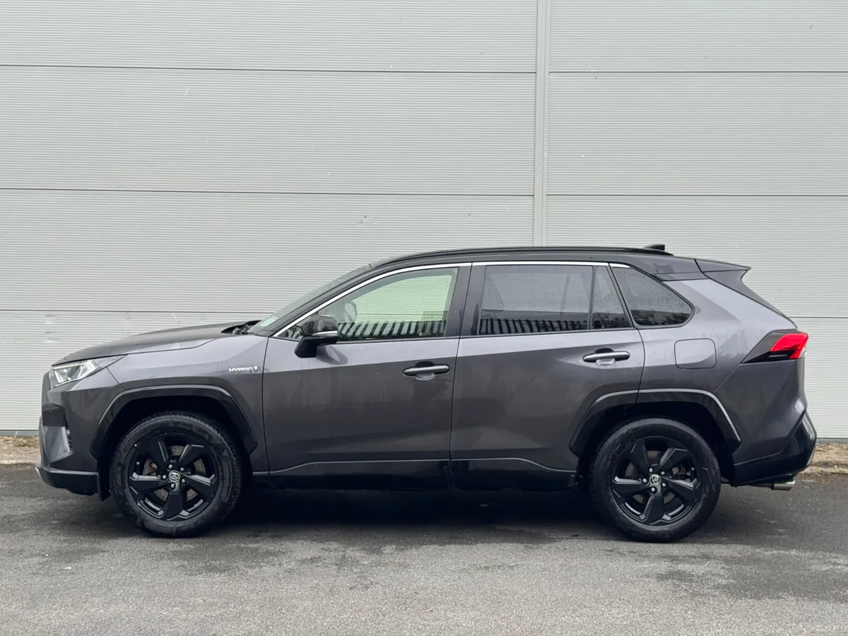 Toyota RAV4 2019 hybrid 1 owner - Image 4