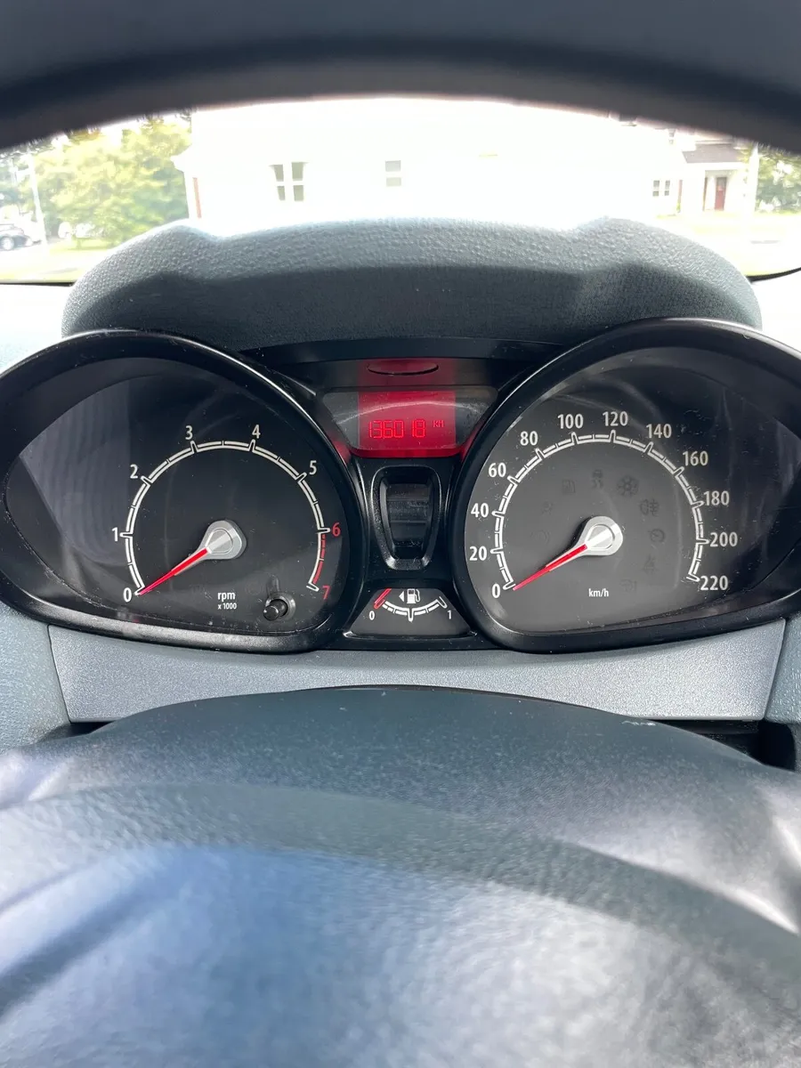 Ford Fiesta 2010 - Image 4