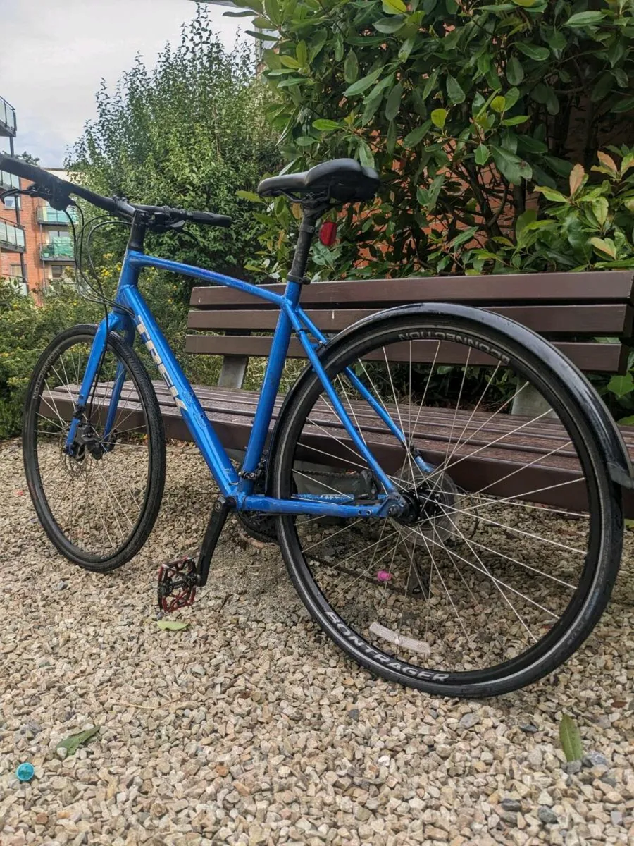 Trek FX2 Hybrid Bike - Image 2