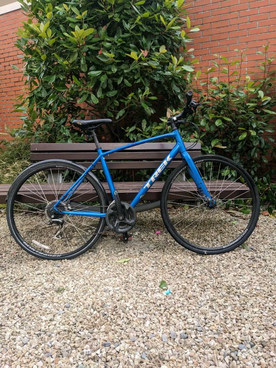 Trek FX2 Hybrid Bike - Image 3