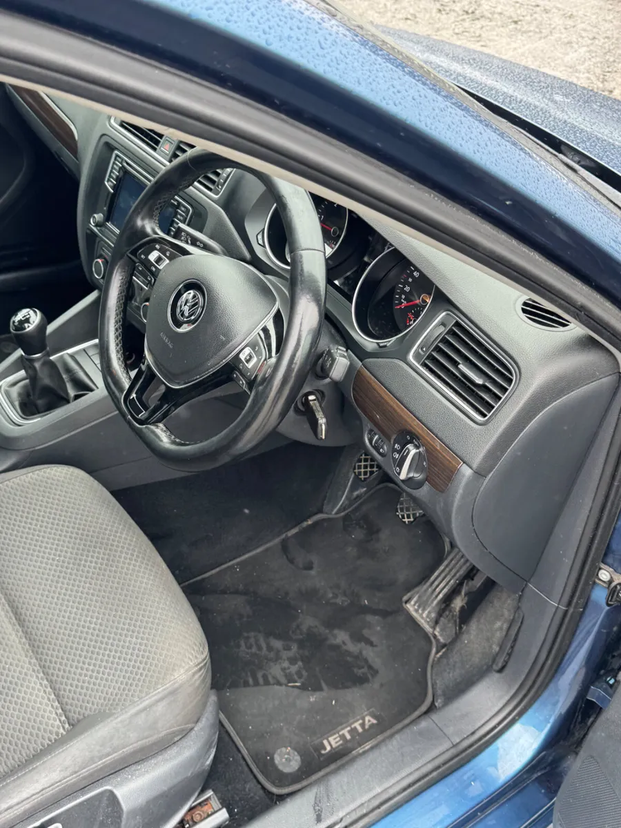 Volkswagen Jetta 2017 2.0 tdi - Image 4