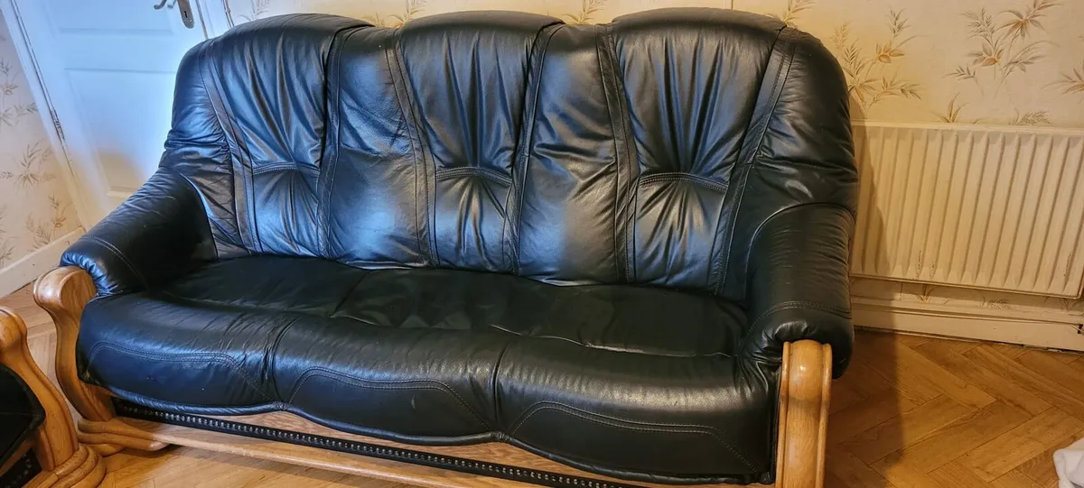 Couch and arm chair - Image 1