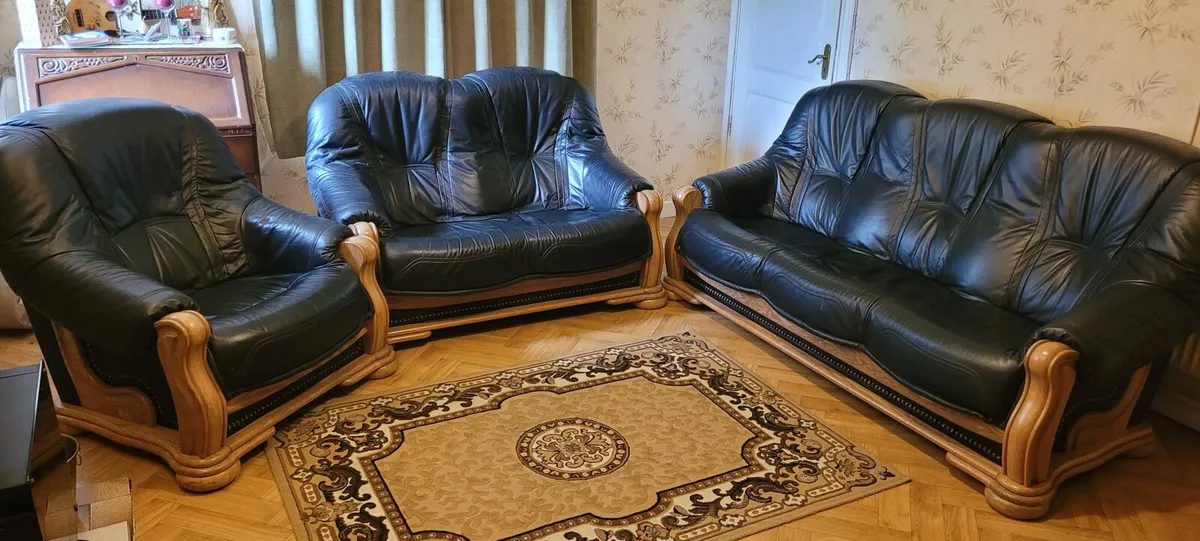 Couch and arm chair - Image 4