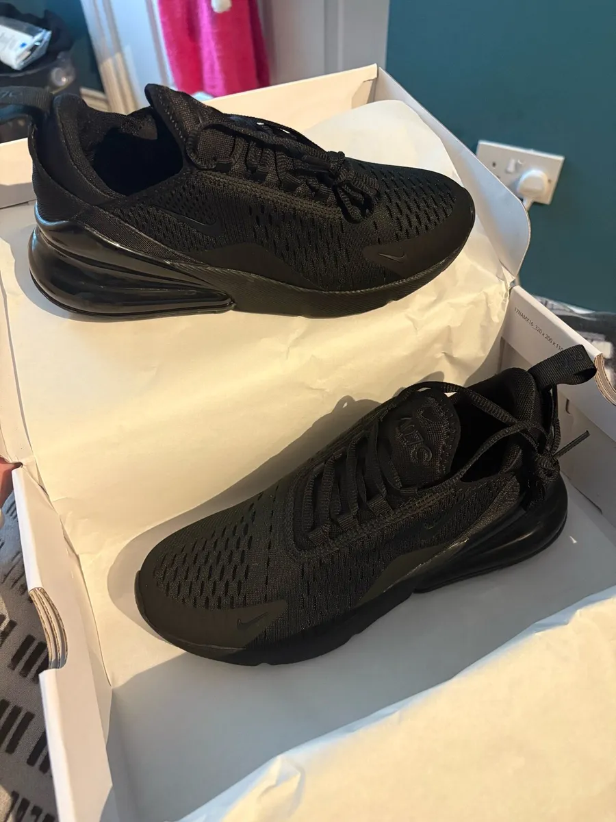 Nike Air Max 270 Ladies Trainers - Image 2