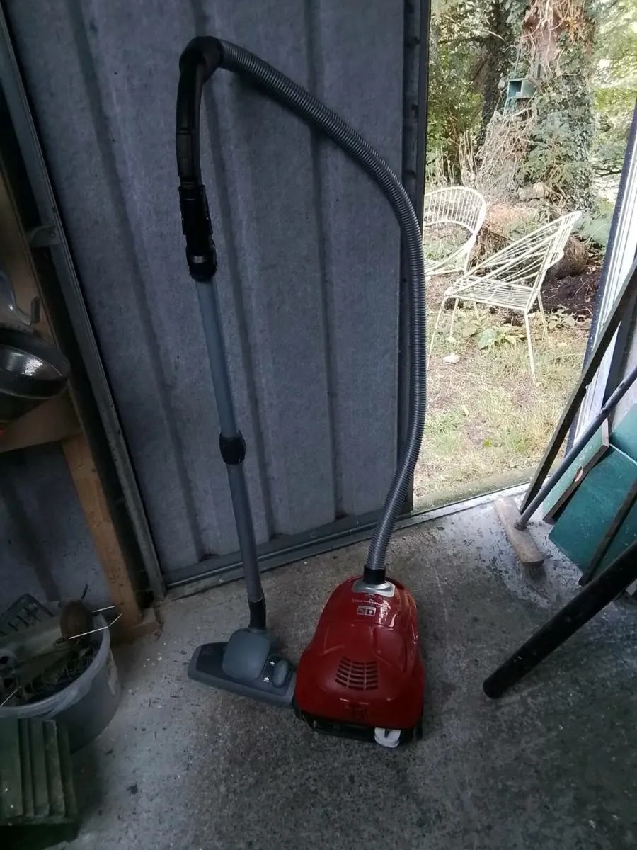 Vacuum cleaner - Image 1