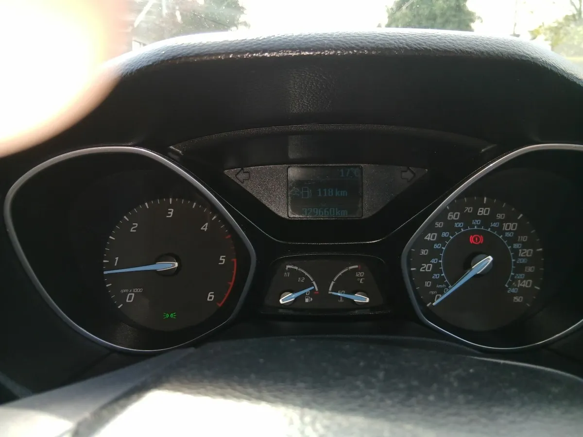 Ford Focus 2012 - Image 2