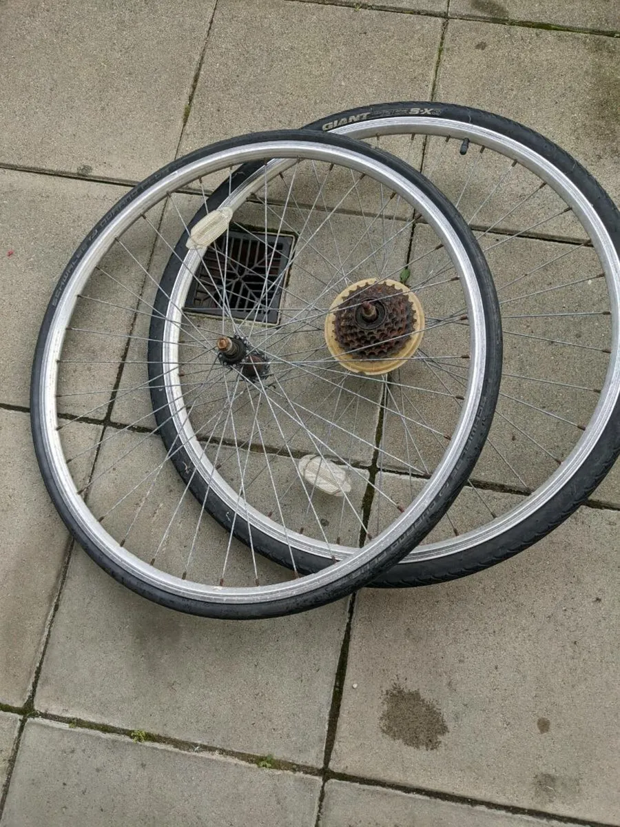 Set of bicycle wheels