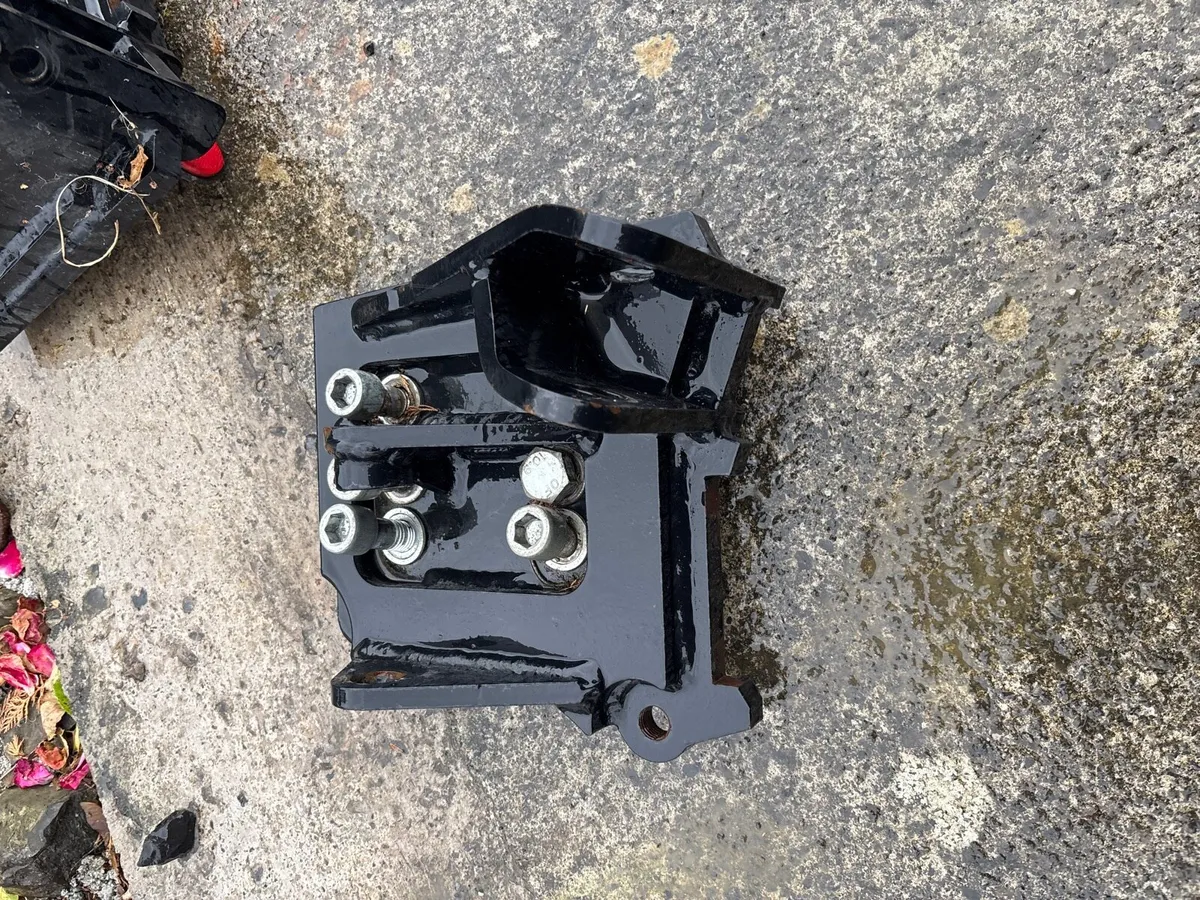 McConnell axel brackets for 4 cylinder John Deere - Image 1