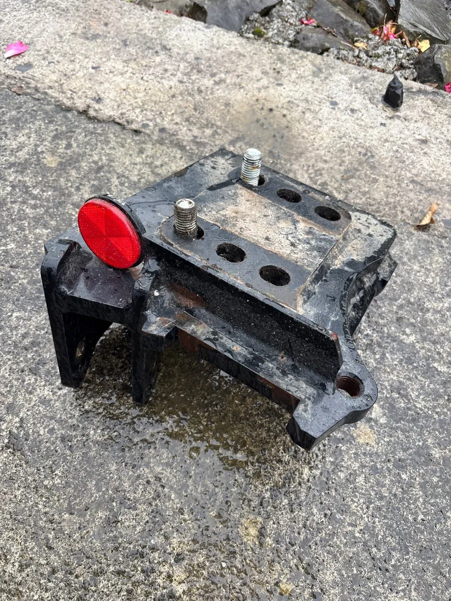 McConnell axel brackets for 4 cylinder John Deere - Image 2