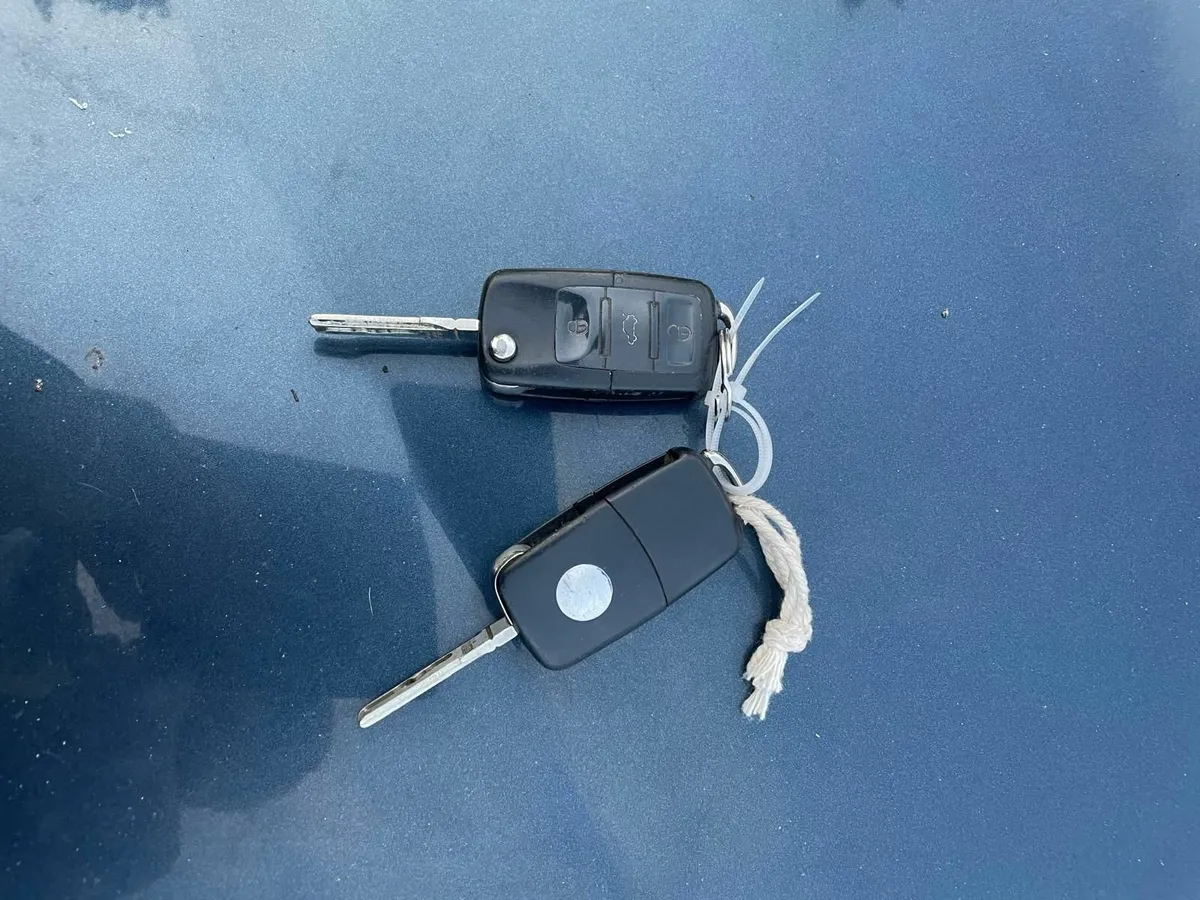 Breaking and Repairable - VW Golf Mk5 1.4 petrol - Image 4