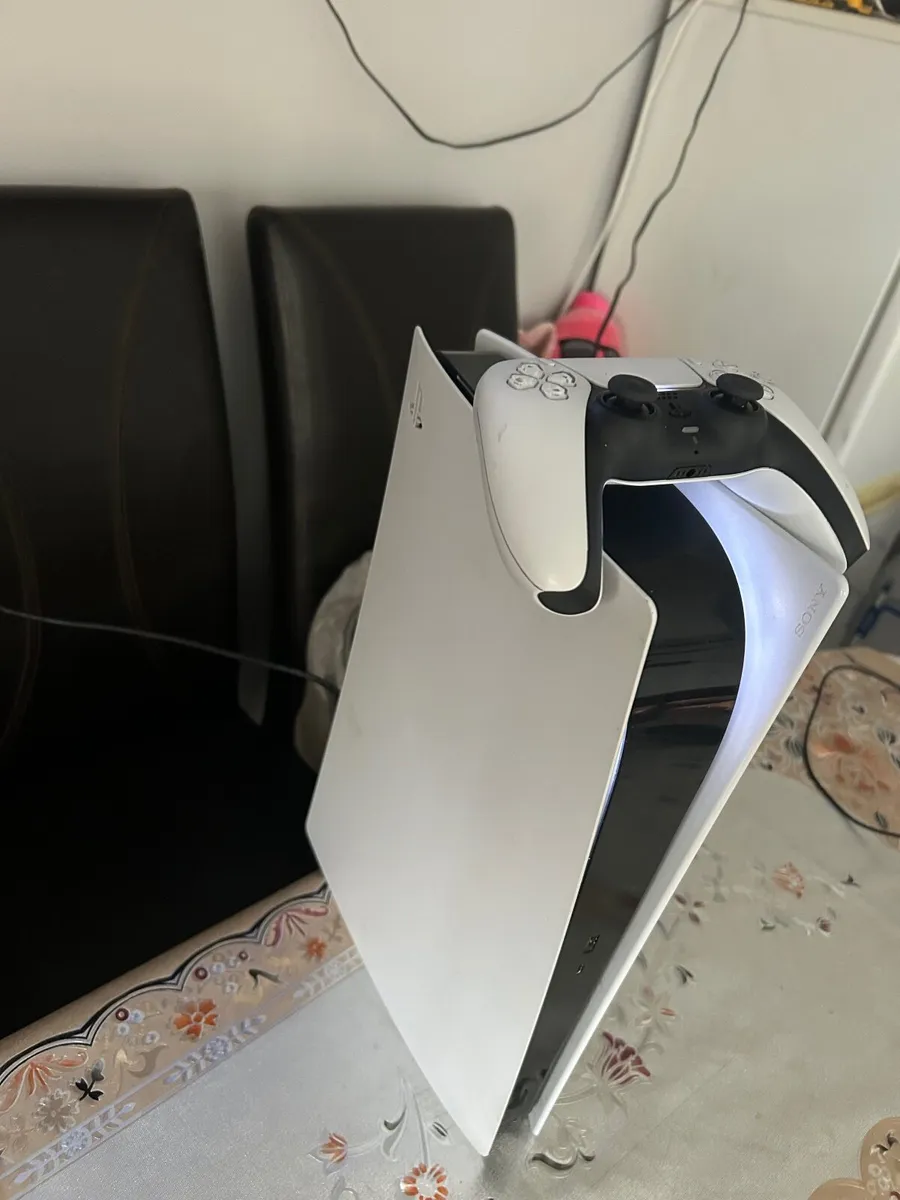 PlayStation 5 digital edition very good condition! - Image 3