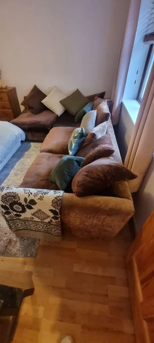 Couch - Image 4