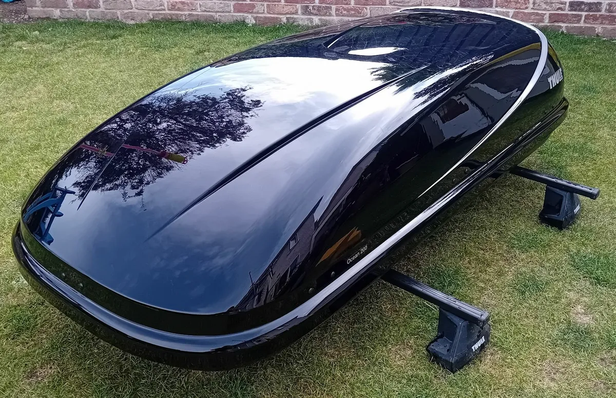 Thule Ocean 200 Roof Box - Image 1