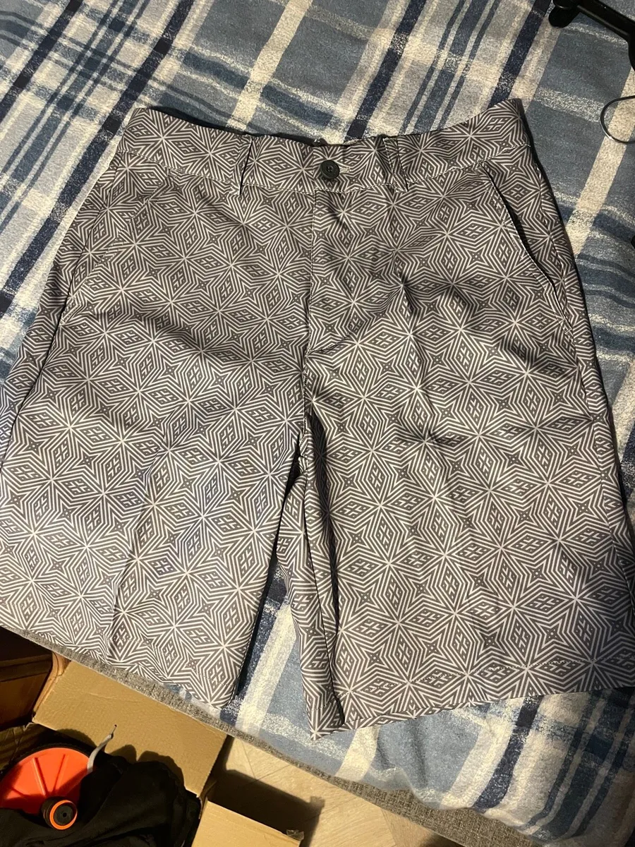 Druids Golf Shorts Grey - Image 2