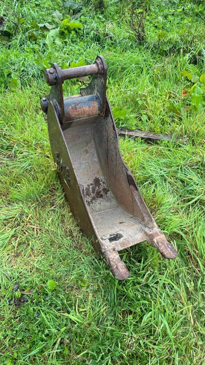 1ft digging bucket - Image 1