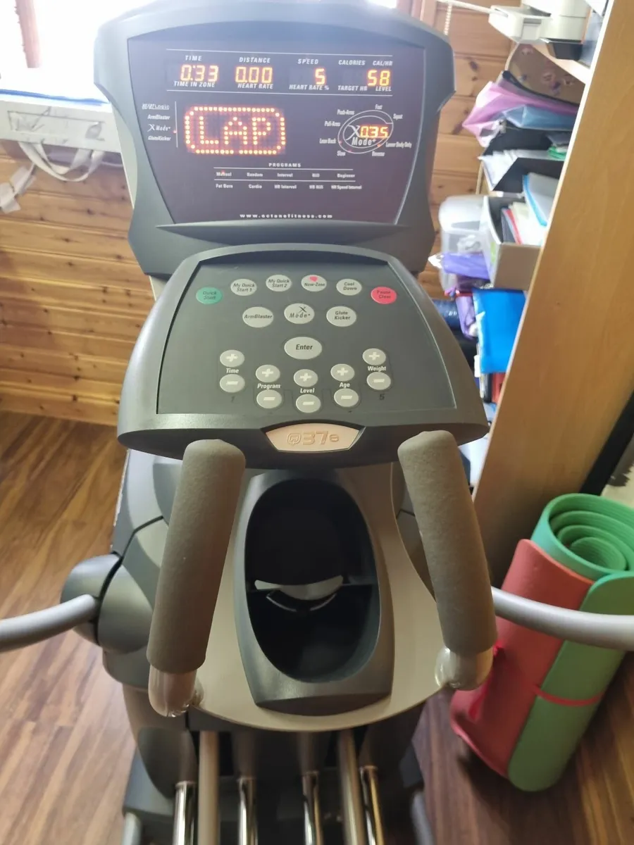 Octane Q37e Elliptical Cross Trainer – Gym Quality - Image 3