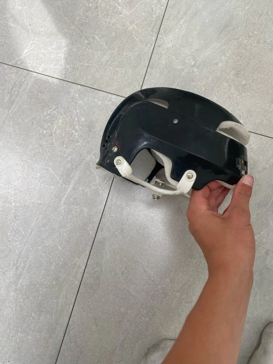 Hurling helmet - Image 2
