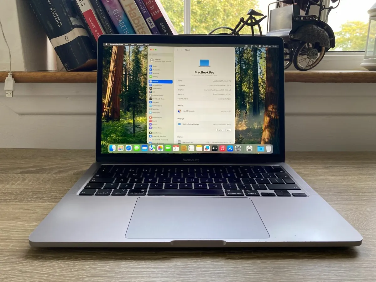 Apple MacBook Pro 13inch (2020) i5 | 256GB | 8GB - Image 1