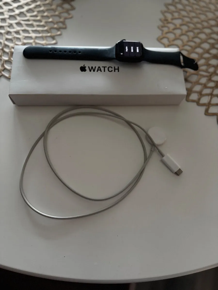 Apple Watch SE (Gen 2) - Image 2
