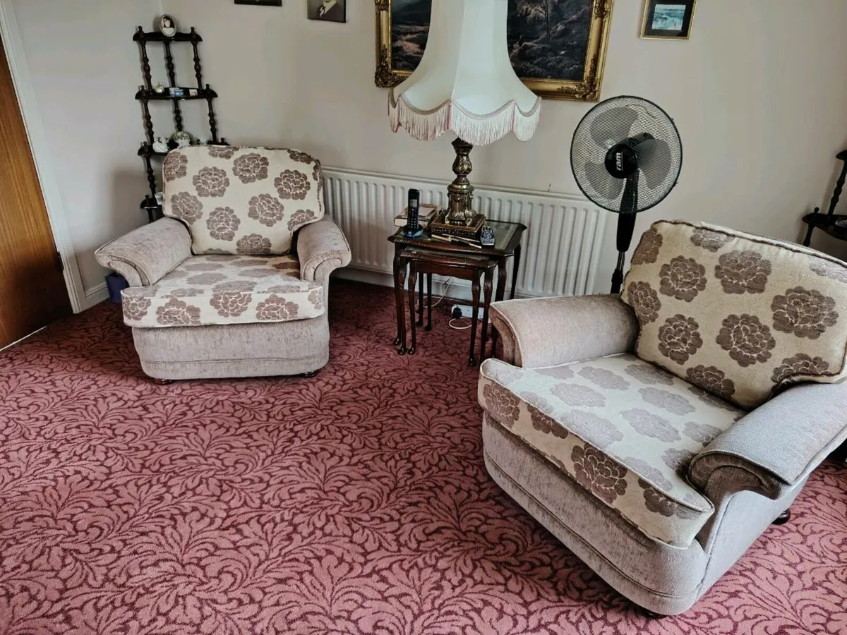 Suite of furniture - Image 3