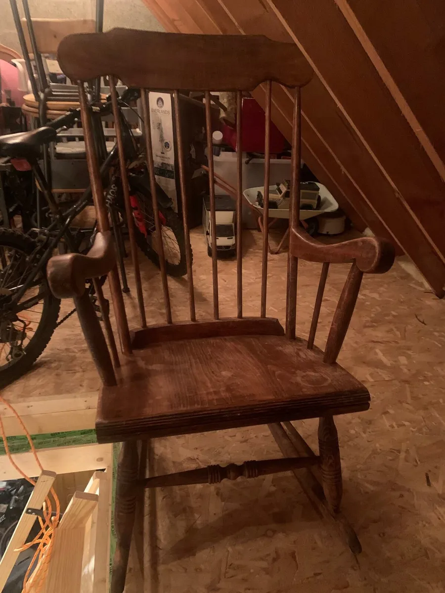 Wooden rocking chair - Image 1