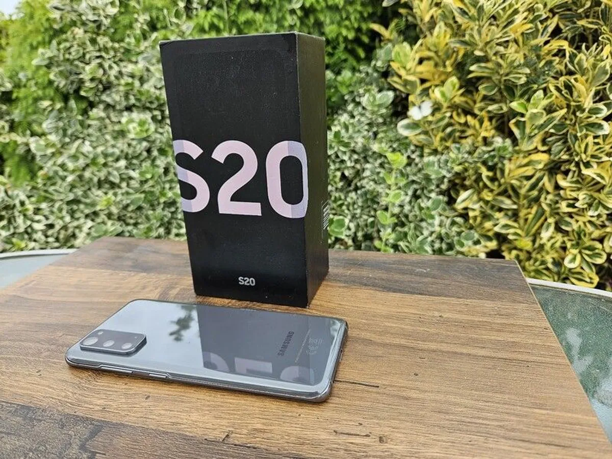 Samsung Galaxy S20 5G - Image 1