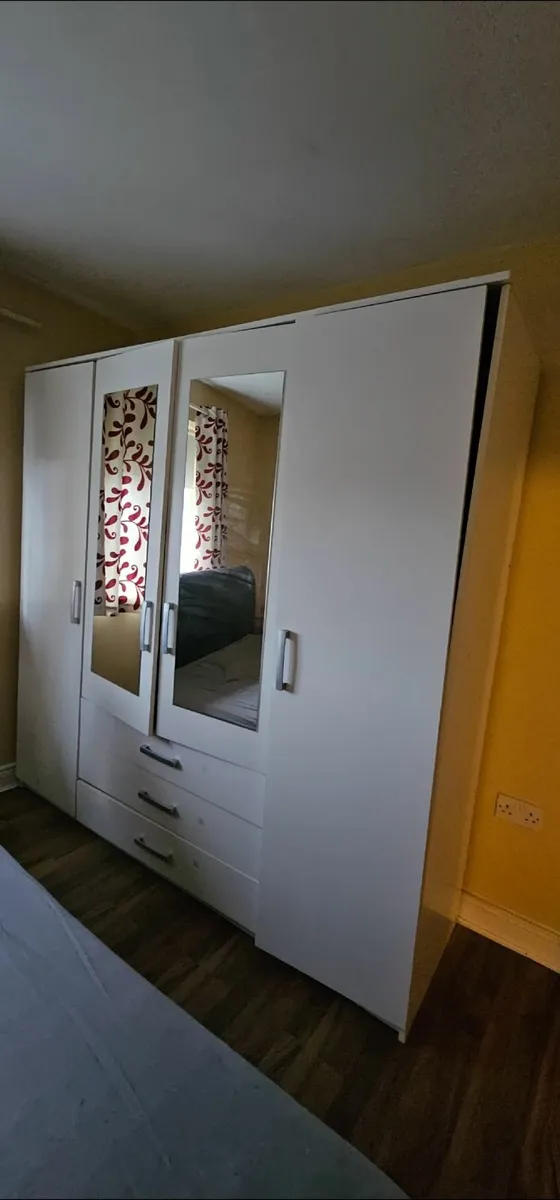 Compact Wardrobe for bedroom