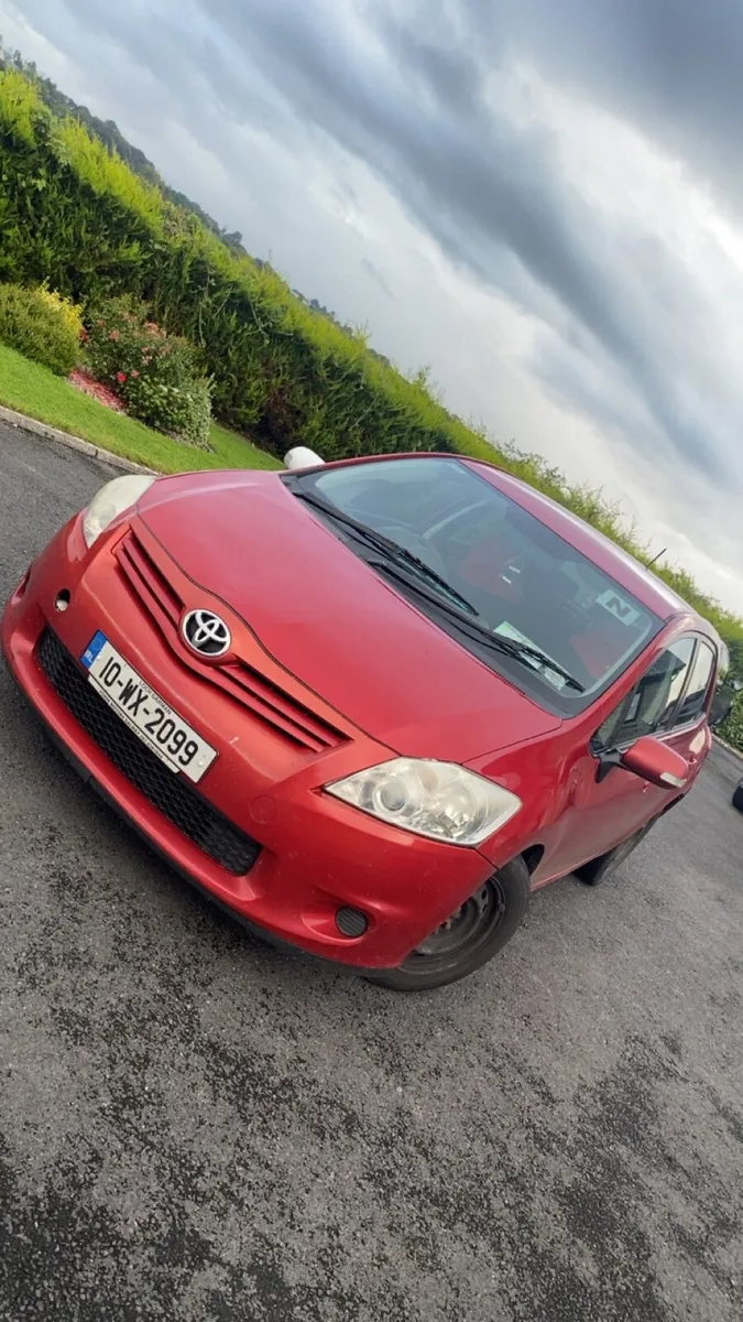Toyota Auris 2010 - Image 1