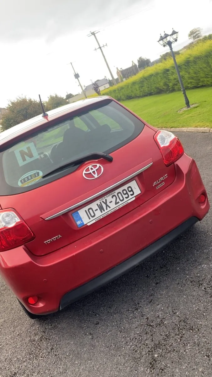 Toyota Auris 2010 - Image 2