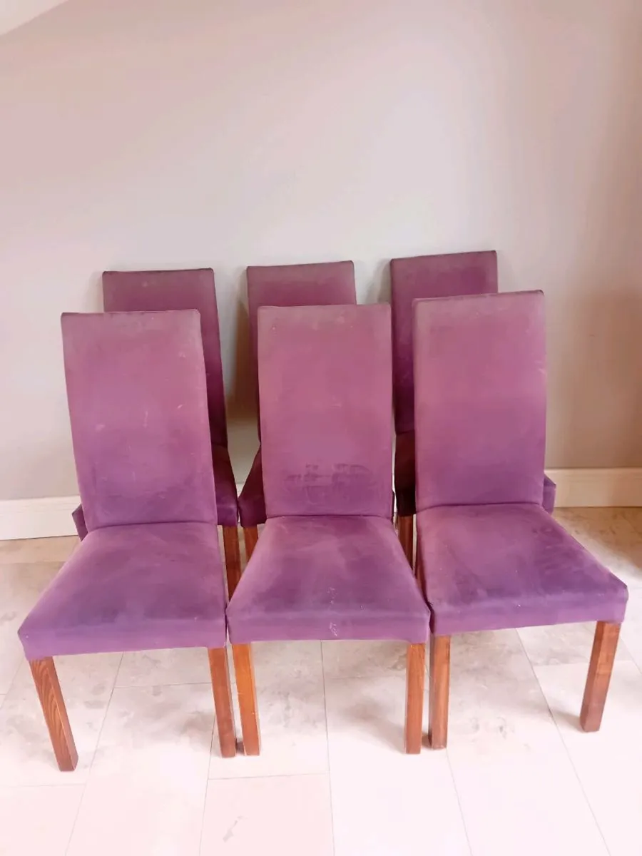 Table and chairs - Image 3