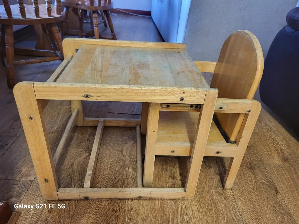 Table and chair for a child - Image 2