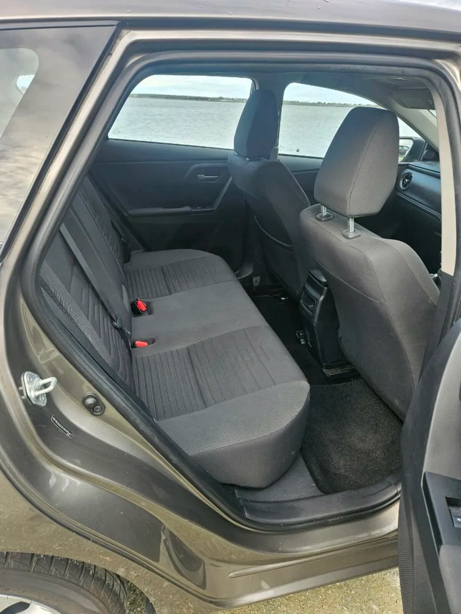 Toyota Auris - Image 2