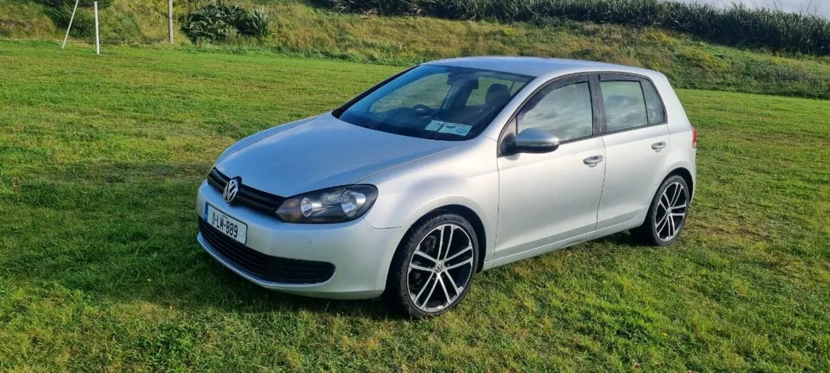 2011 Volkswagen Golf - Image 2