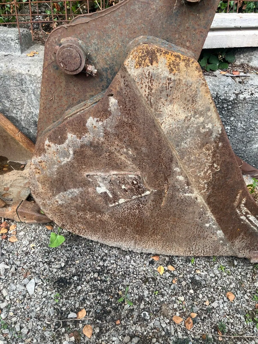 J c b 2Foot bucket - Image 2