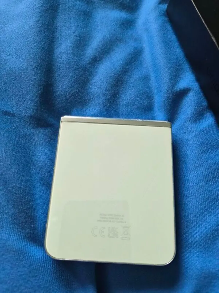 Samsung galaxy flip 5 unlocked - Image 2