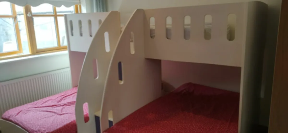 Kids triple bunk bed - Image 1