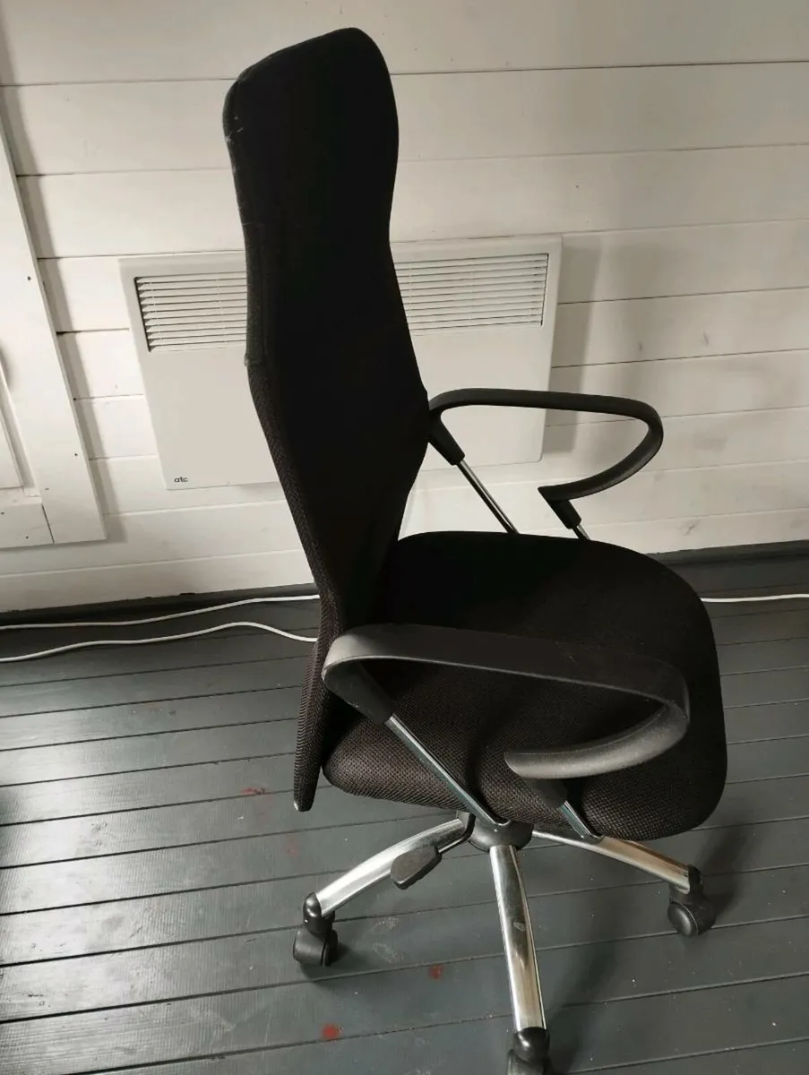 Office chair - Image 1