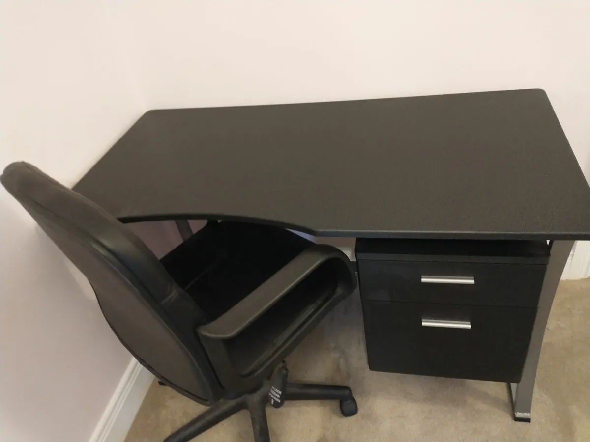 Office chair and table - Image 2
